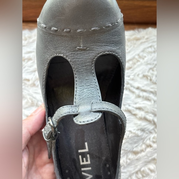 BIVIEL from Anthropologie: Mary Jane T-strap with brogue details 38/8 USA - Picture 9 of 15